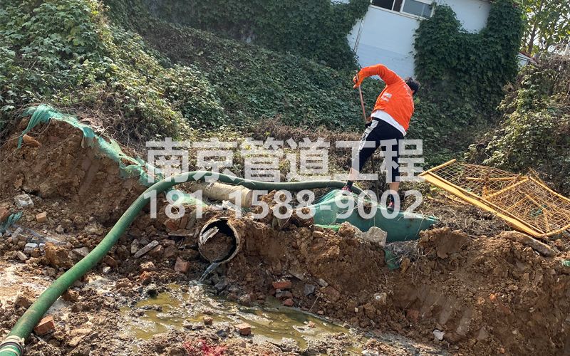 263商场工地化粪池清理