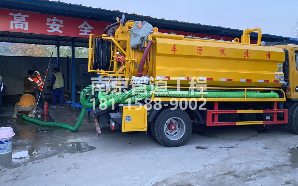 267商场中建工地抽粪