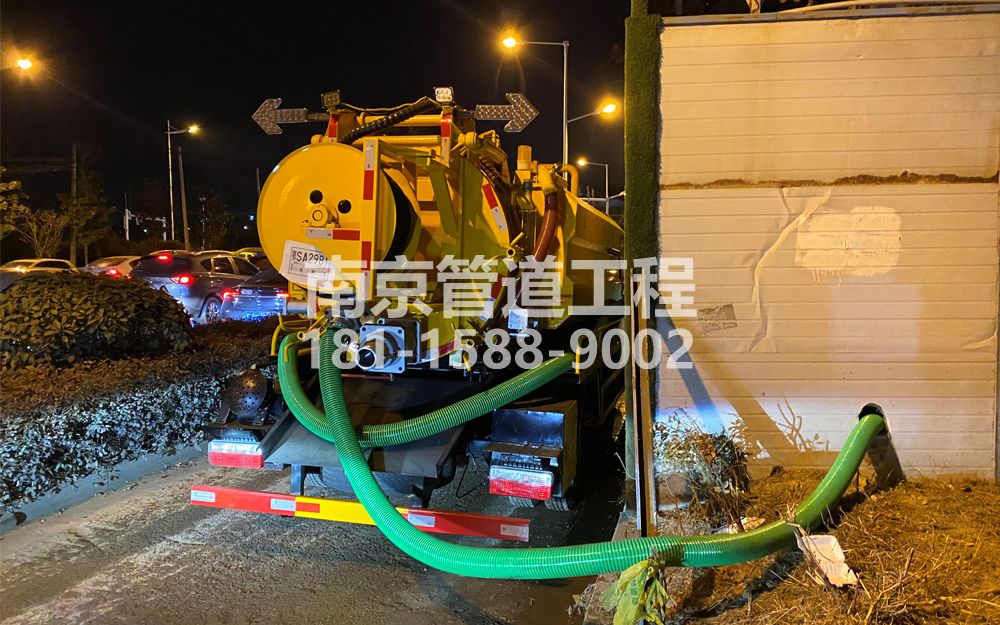 266商场临时工地抽粪