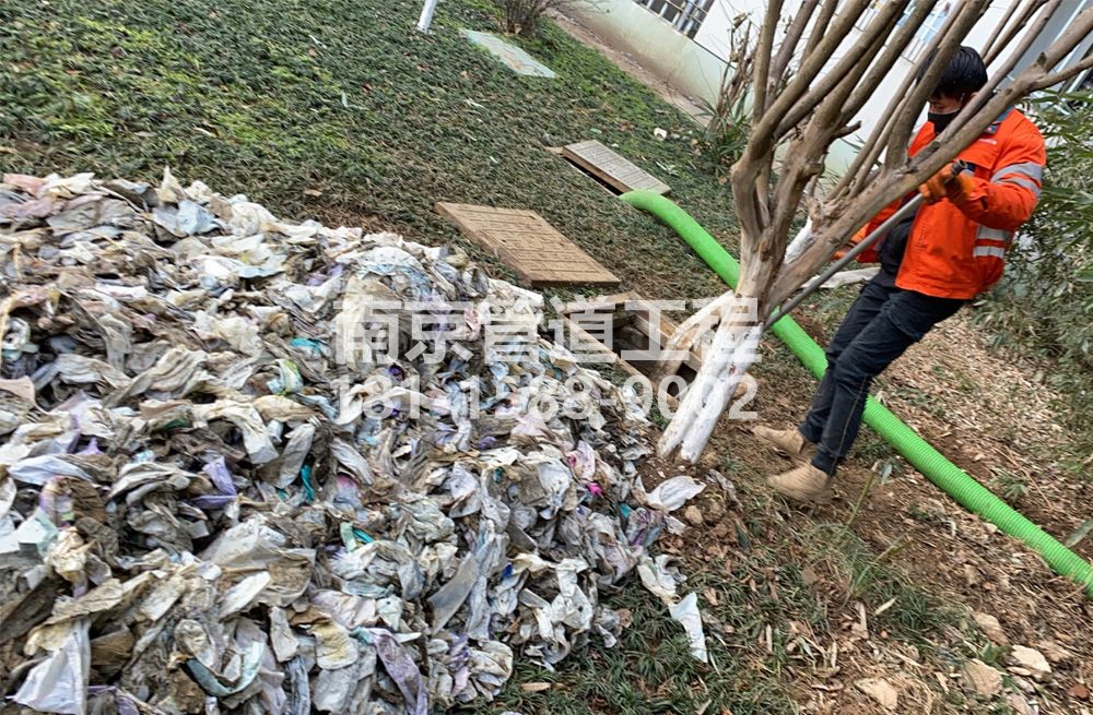 315商场化粪池垃圾清理