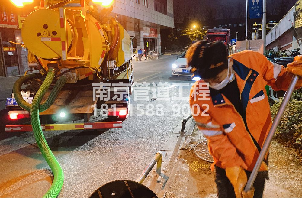 312商场夜间化粪池清理